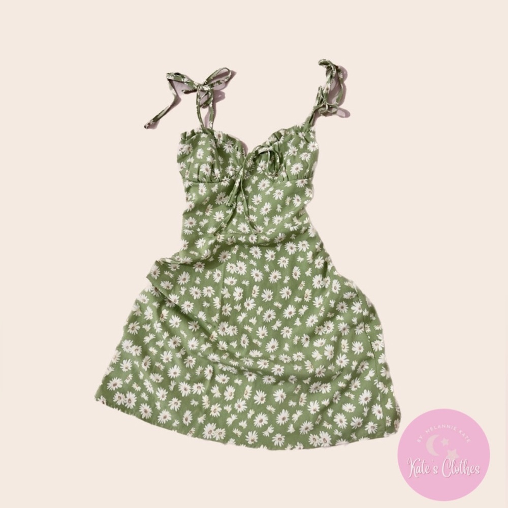 COMPLETELY NEW Floral Dress With Zipper Back